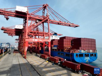 由負(fù)轉(zhuǎn)正!4月單月我國(guó)貨物貿(mào)易進(jìn)出口同比增長(zhǎng)8%